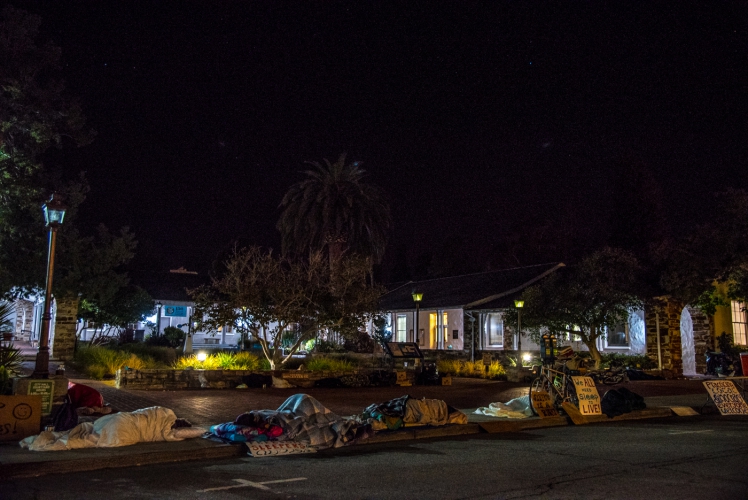 sm_freedom-sleepers-2-santa-cruz-city-hall.jpg